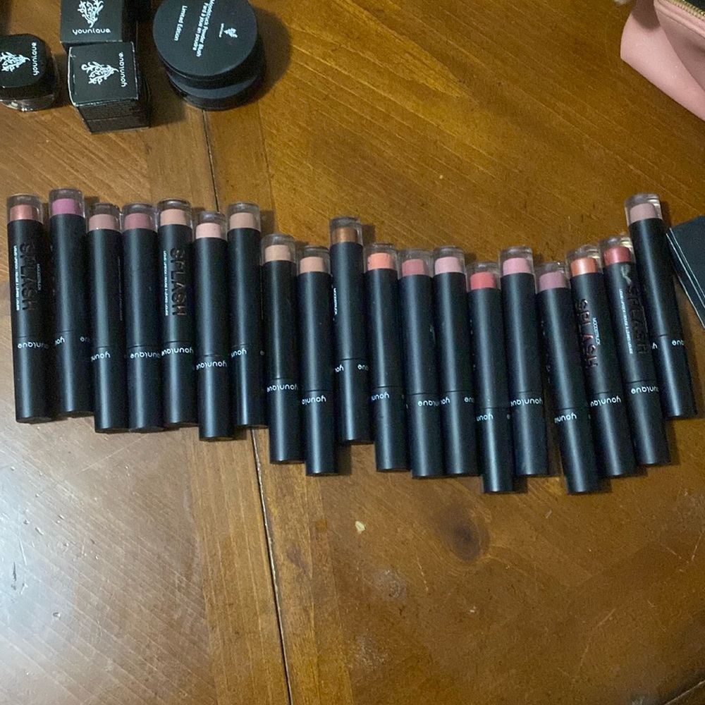 Lot of Splash liquid lipstick.